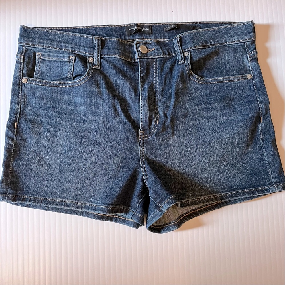 Banana republic Jean shorts size 32 R